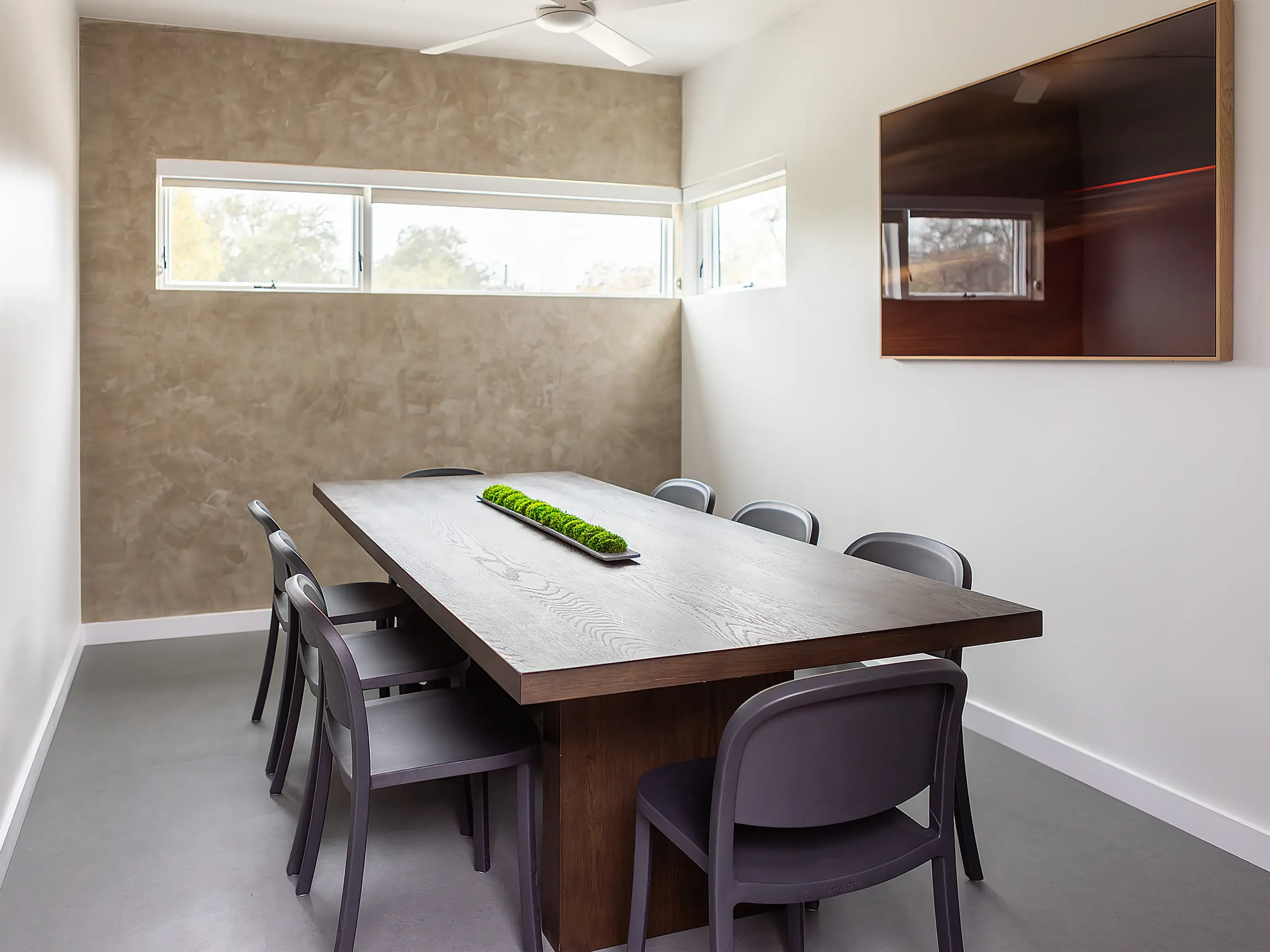 Smaller meeting room for breakout sessions during a Frame group stay