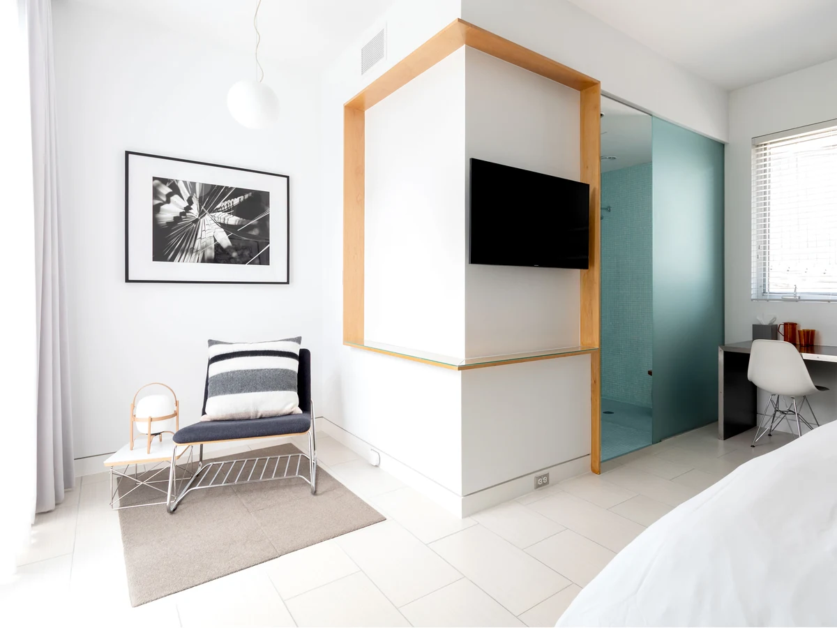 Treehouse King Courtyard room