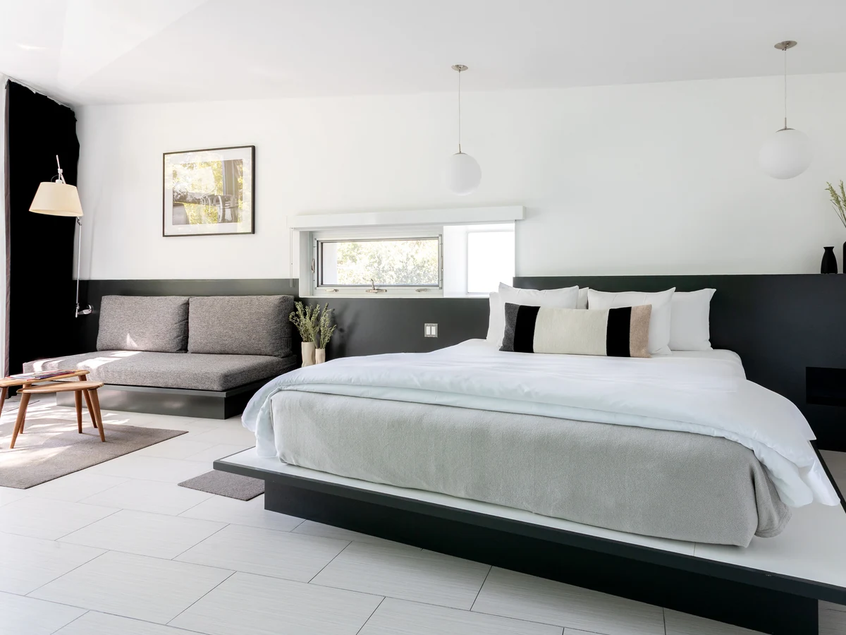 Treehouse Suite B private patio view